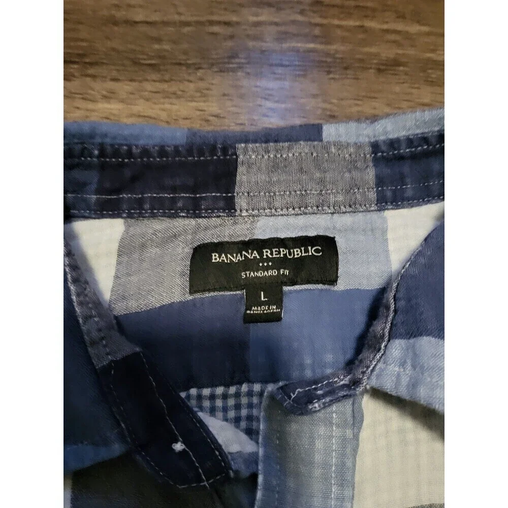 Banana Republic Standard Fit Mens Long Sleeved Button Up Shirt - Large